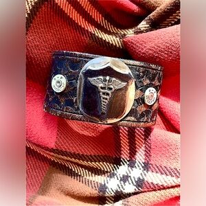 Leather cuff, up to 7 1/2” wrist